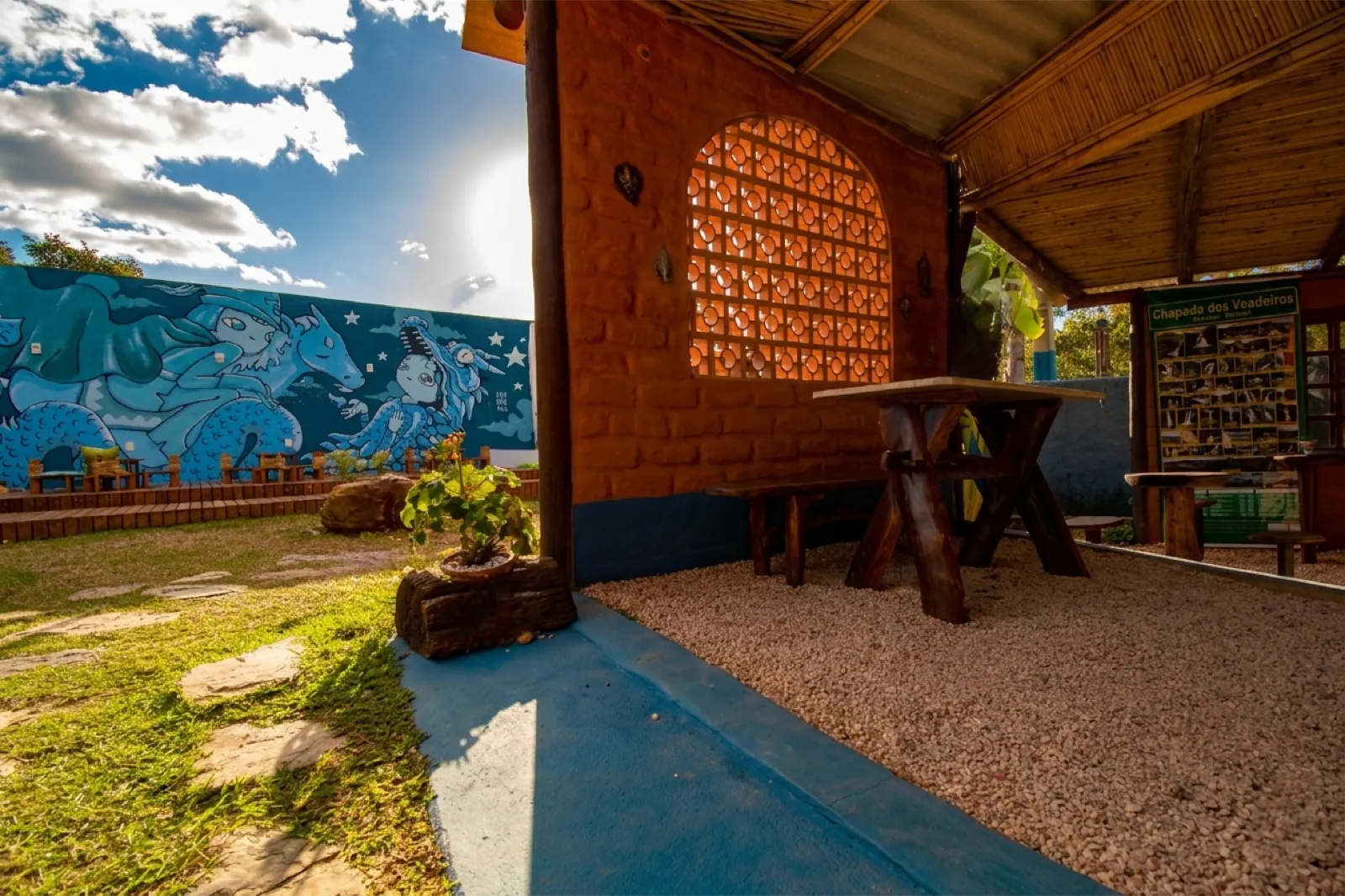 Bioconstrução em adobe da Shanti Pousada